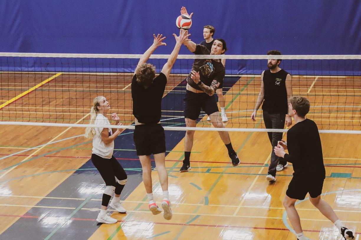 VIU students playing volleyball 